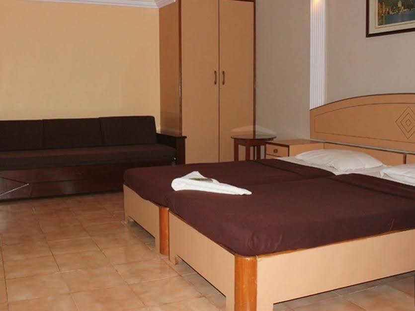 Hotel Amigo Plaza Colva Exteriér fotografie